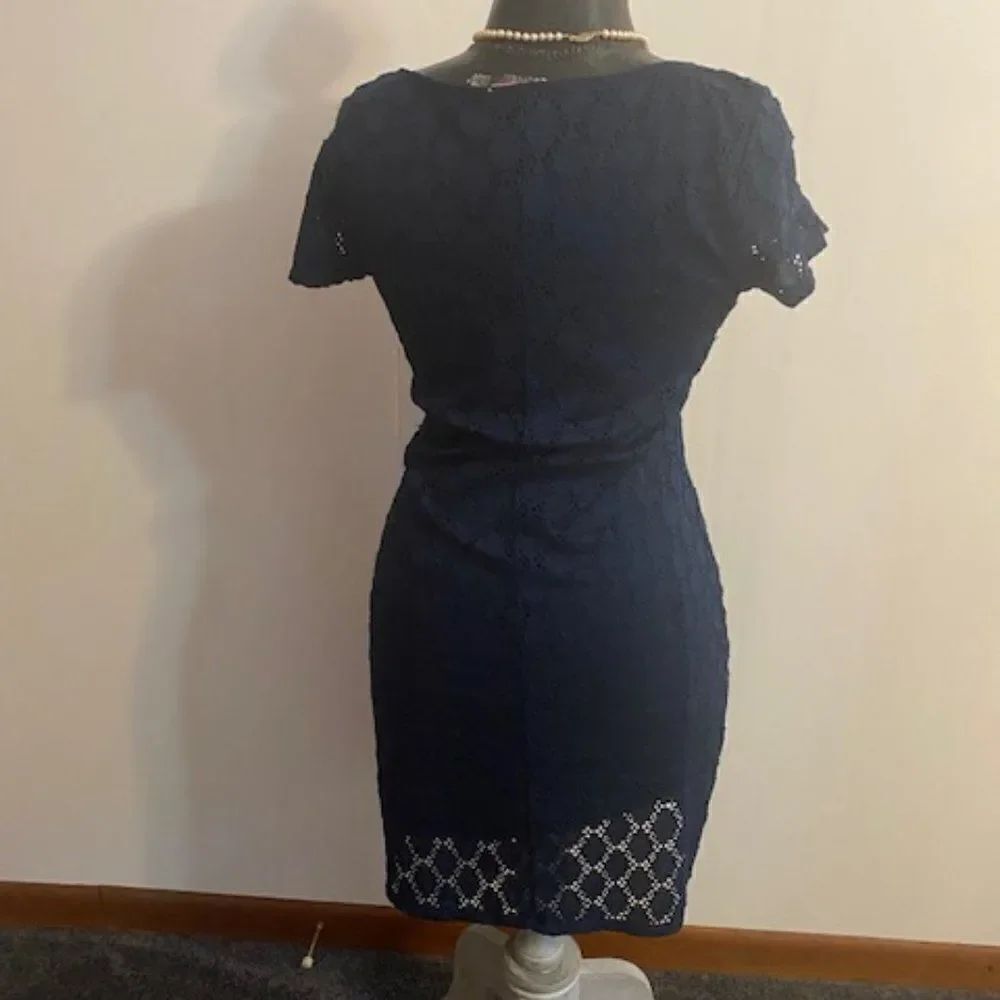 Isaac Mizrahi Navy Eyelet Lace scoop neck, short sleeves dress, size M - Picture 2 of 5